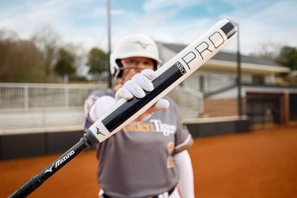 2025 Mizuno Carbon Pro Fastpitch Softball Bat - Image 3